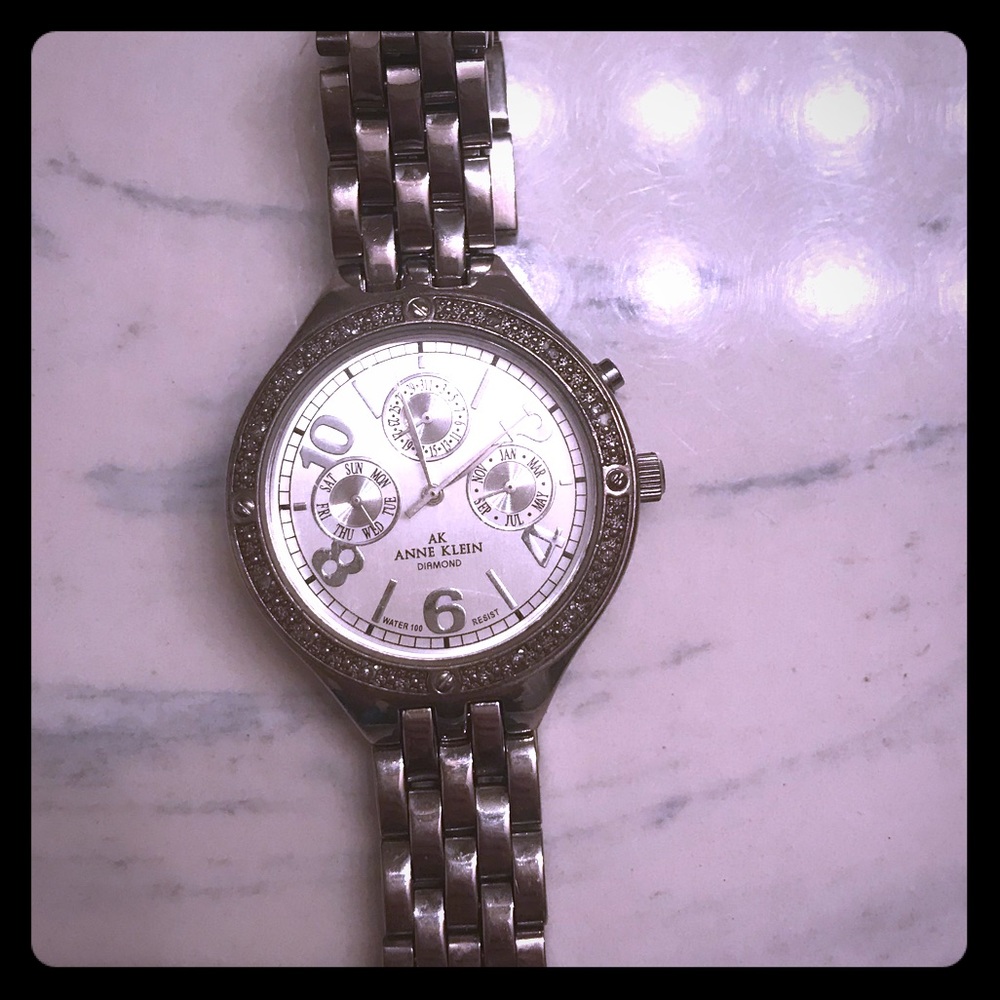 Classic Anne Klein chain link watch.